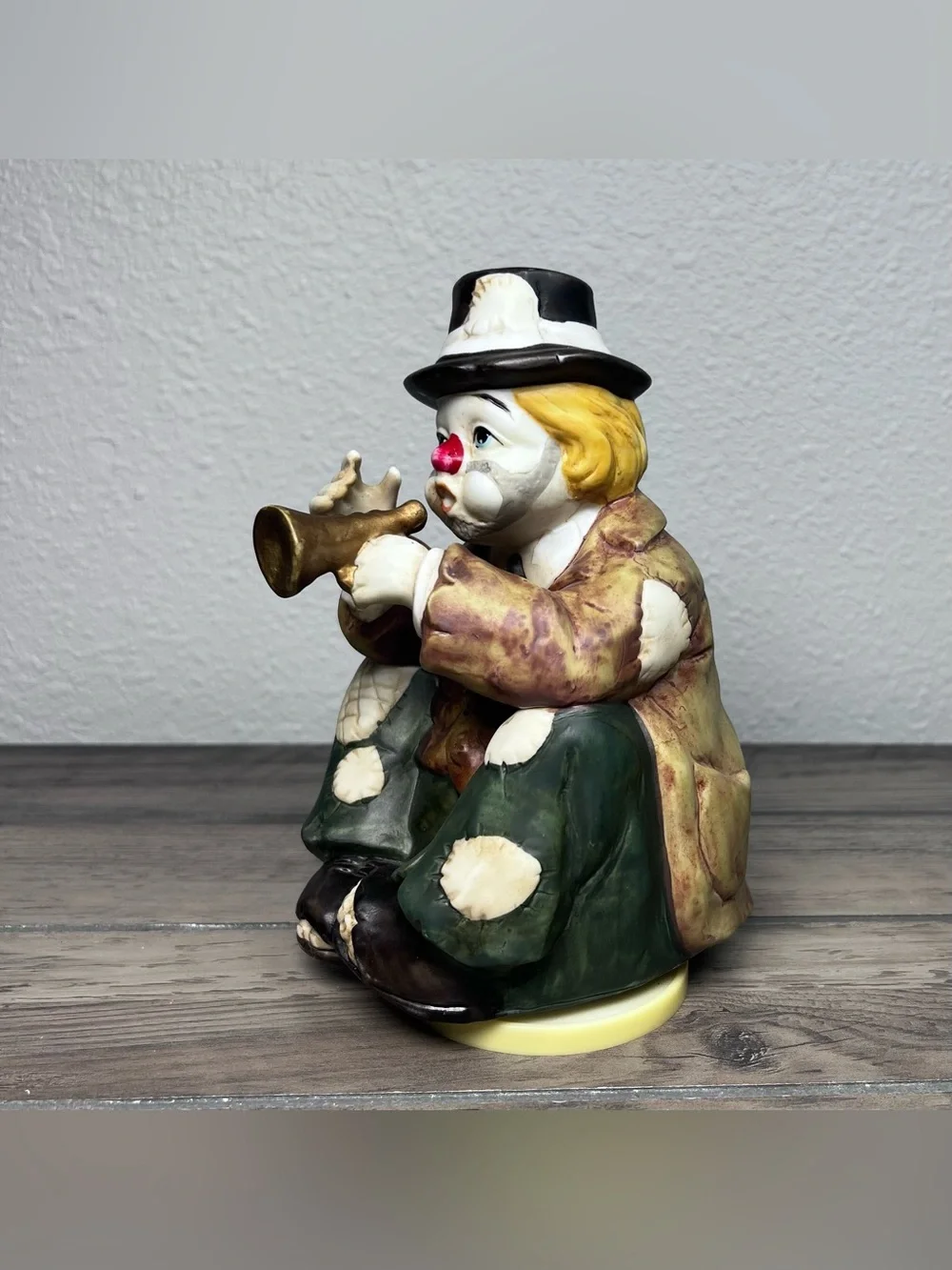 Vintage 1980 Sun Saint Ceramic Hobo Clown Music Box Wind Up Playing Trumpet Horn